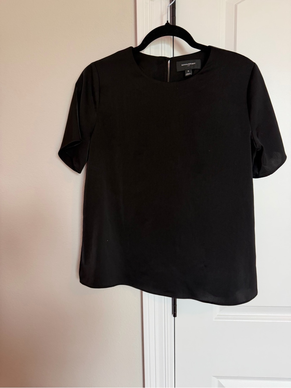 Banana Republic Black Satin Short Sleeve Blouse - S